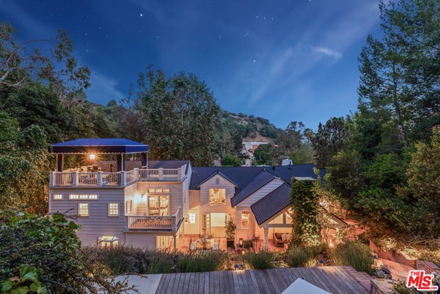 Facade in a $7,850,000 Beverly Hills home for sale