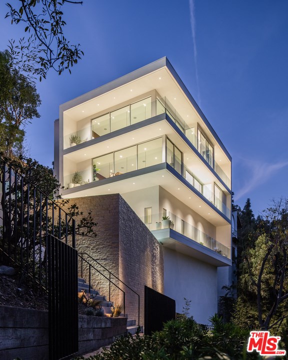 Facade in a $11,495,000 Beverly Hills home for sale