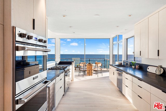 Photo of a kitchen in Malibu