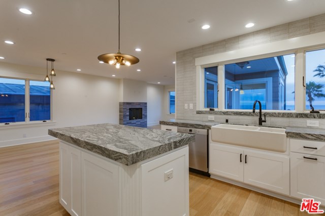 Photo of a kitchen in Manhattan Beach