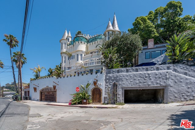 Facade in a $18,000 per month Los Angeles home for rent