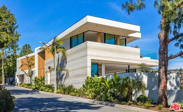 Facade in a $38,000,000 Beverly Hills home for sale