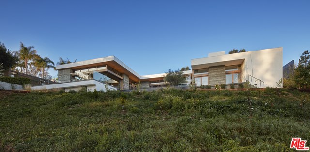 Facade in a $150,000 per month Malibu home for rent