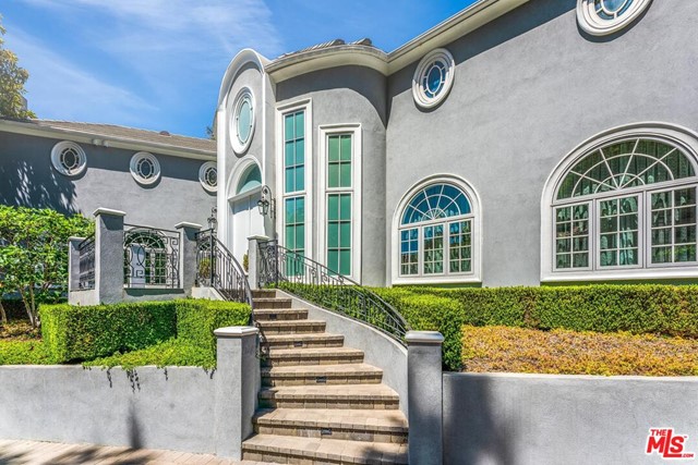 Facade in a $25,500 per month Beverly Hills home for rent