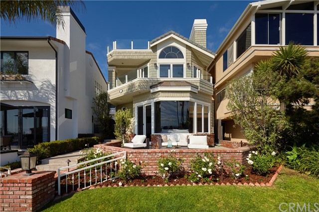 Facade in a $5,795,000 Newport Beach home for sale