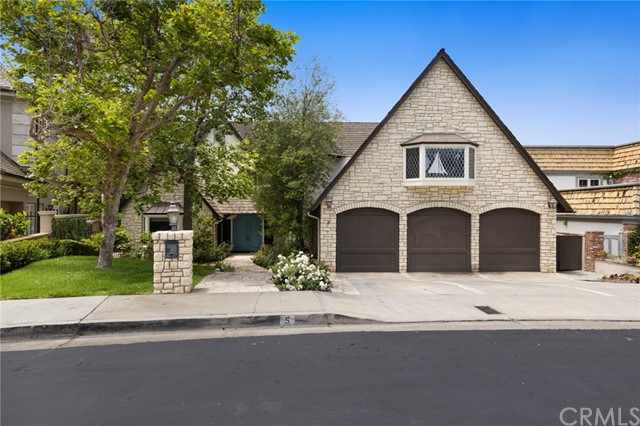 Facade in a $5,495,000 Newport Beach home for sale