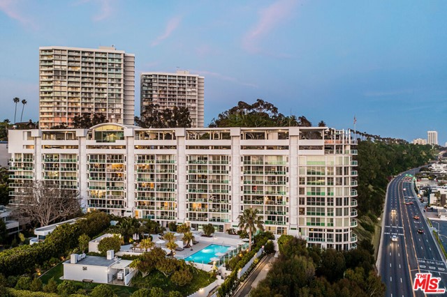 Facade in a $6,250,000 Santa Monica home for sale