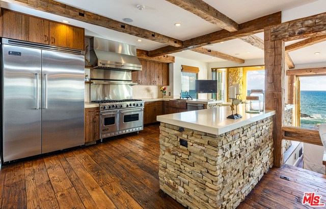 Photo of a kitchen in Malibu
