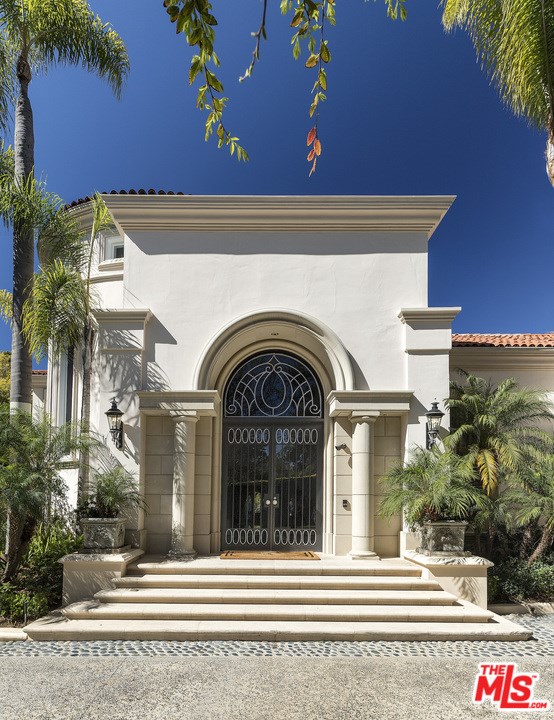 Facade in a $46,000,000 Los Angeles home for sale